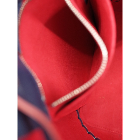 Louis Vuitton Lock Me Bucket Shoulder Bag - Picture 9 of 9